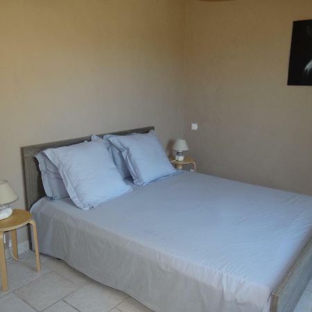 Campagne Ceres Bed & Breakfast Le Puy-Sainte-Reparade Ngoại thất bức ảnh