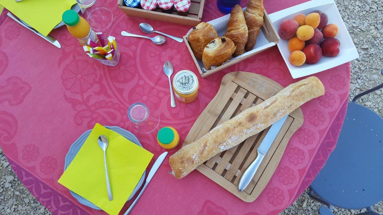 Campagne Ceres Bed & Breakfast Le Puy-Sainte-Reparade Ngoại thất bức ảnh